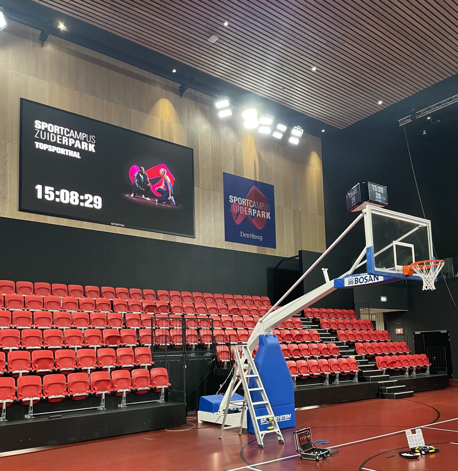 LED-scorebord in een sporthal