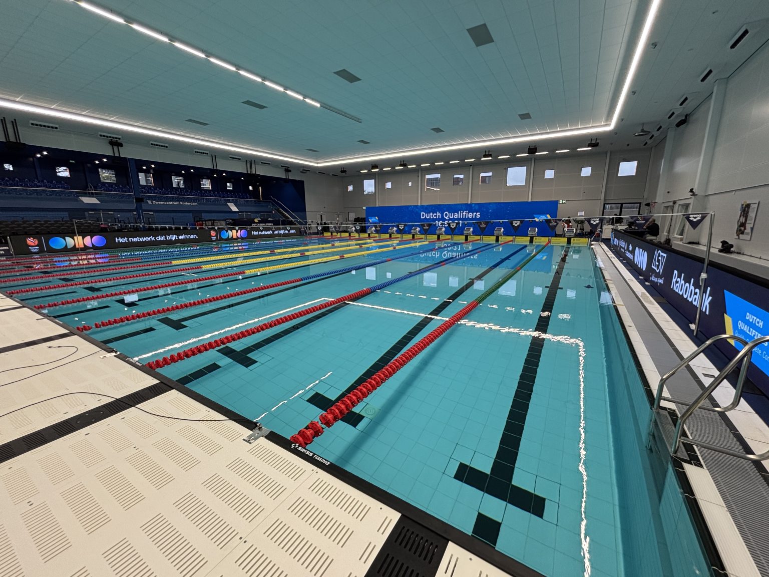 LED-wall en LED-boarding in Zwemcentrum Rotterdam